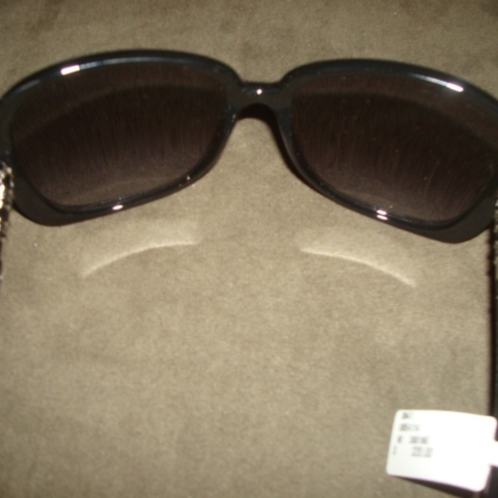 AUTHENTIC BURBERRY SUNGLASSES - Picture 5 of 12